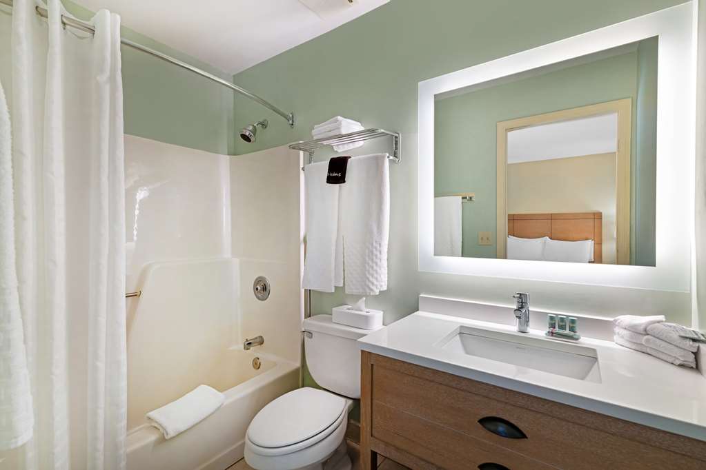 2 Double Bed Bathroom