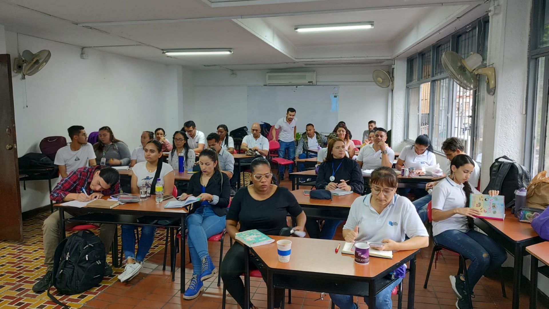 Corporación Escuela Empresarial de Educación Medellín 310 3356780