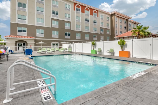 Images Holiday Inn Express & Suites St. Petersburg - Madeira Beach by IHG