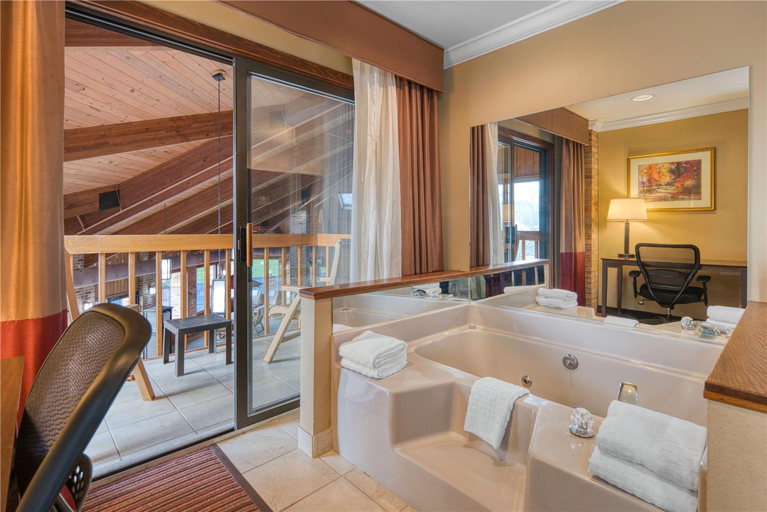 King - Balcony & Whirlpool