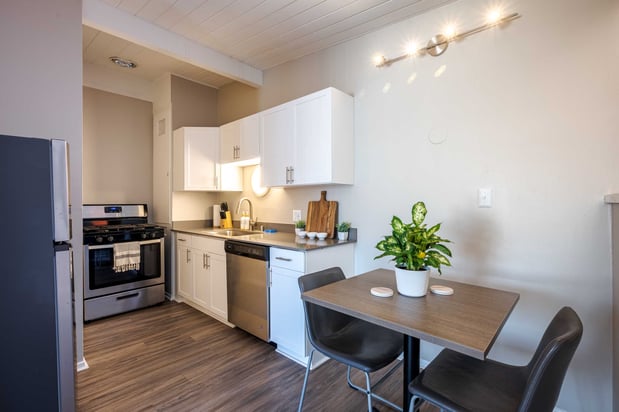 Images Solis Isla Vista