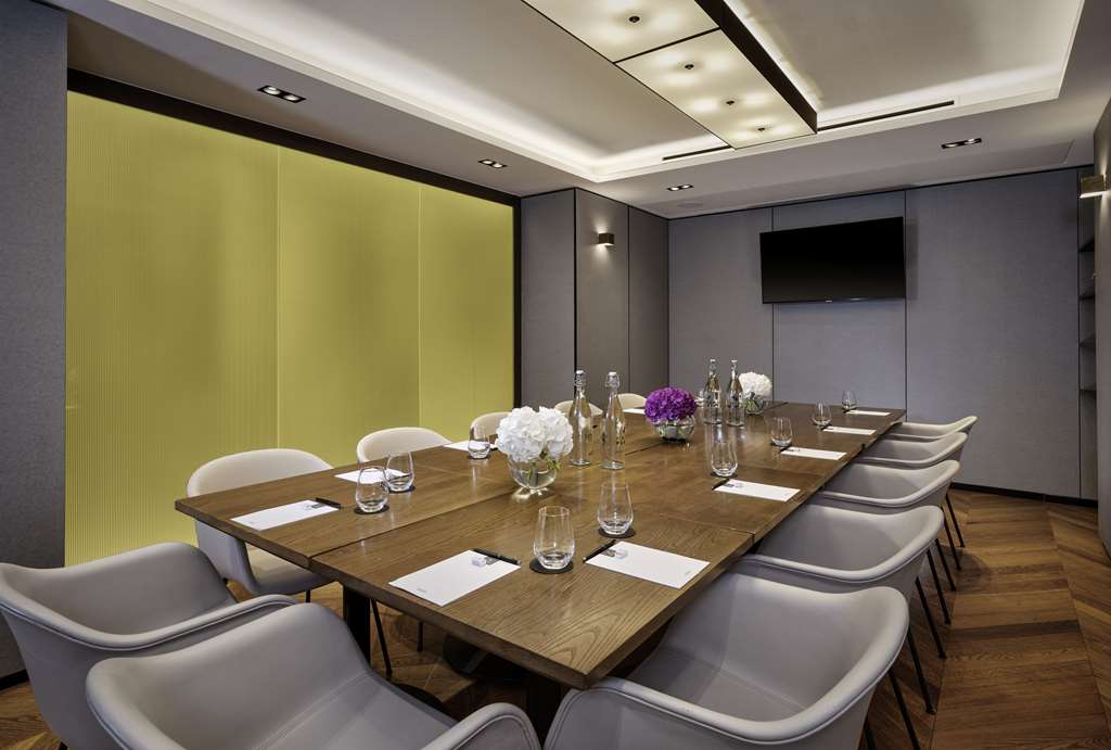 London suite boardroom