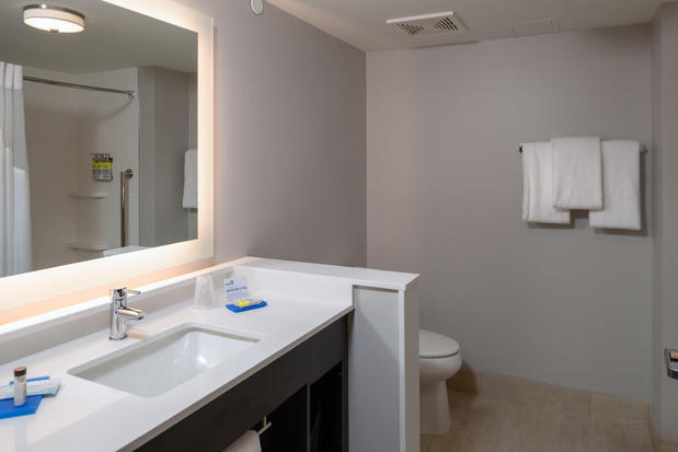 Images Holiday Inn Express & Suites Tulsa Downtown by IHG