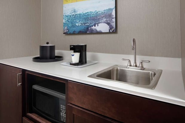 Images Hampton Inn & Suites Teaneck Glenpointe