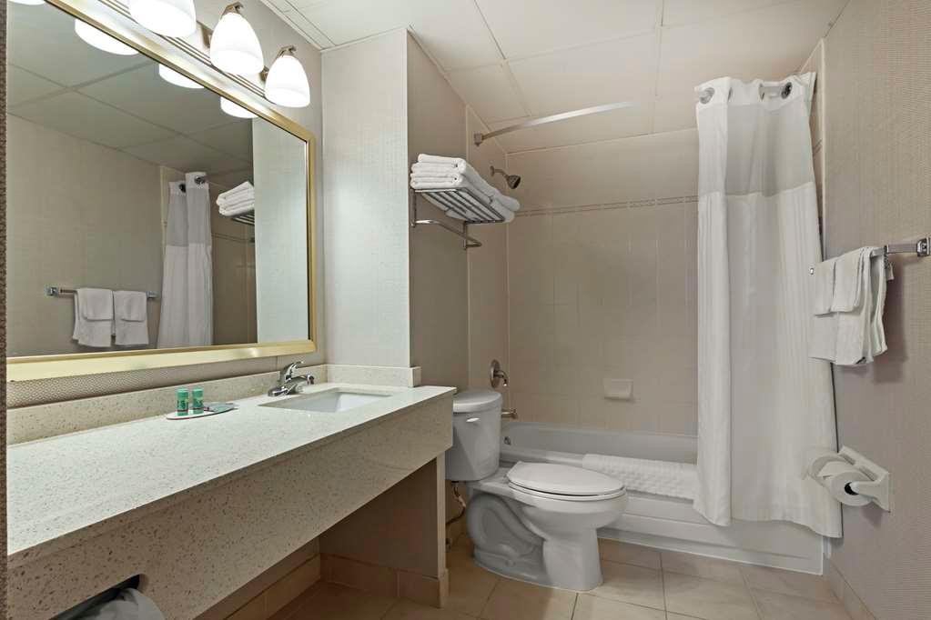 bathrooms Best Western Halton Hills Georgetown (905)877-6986