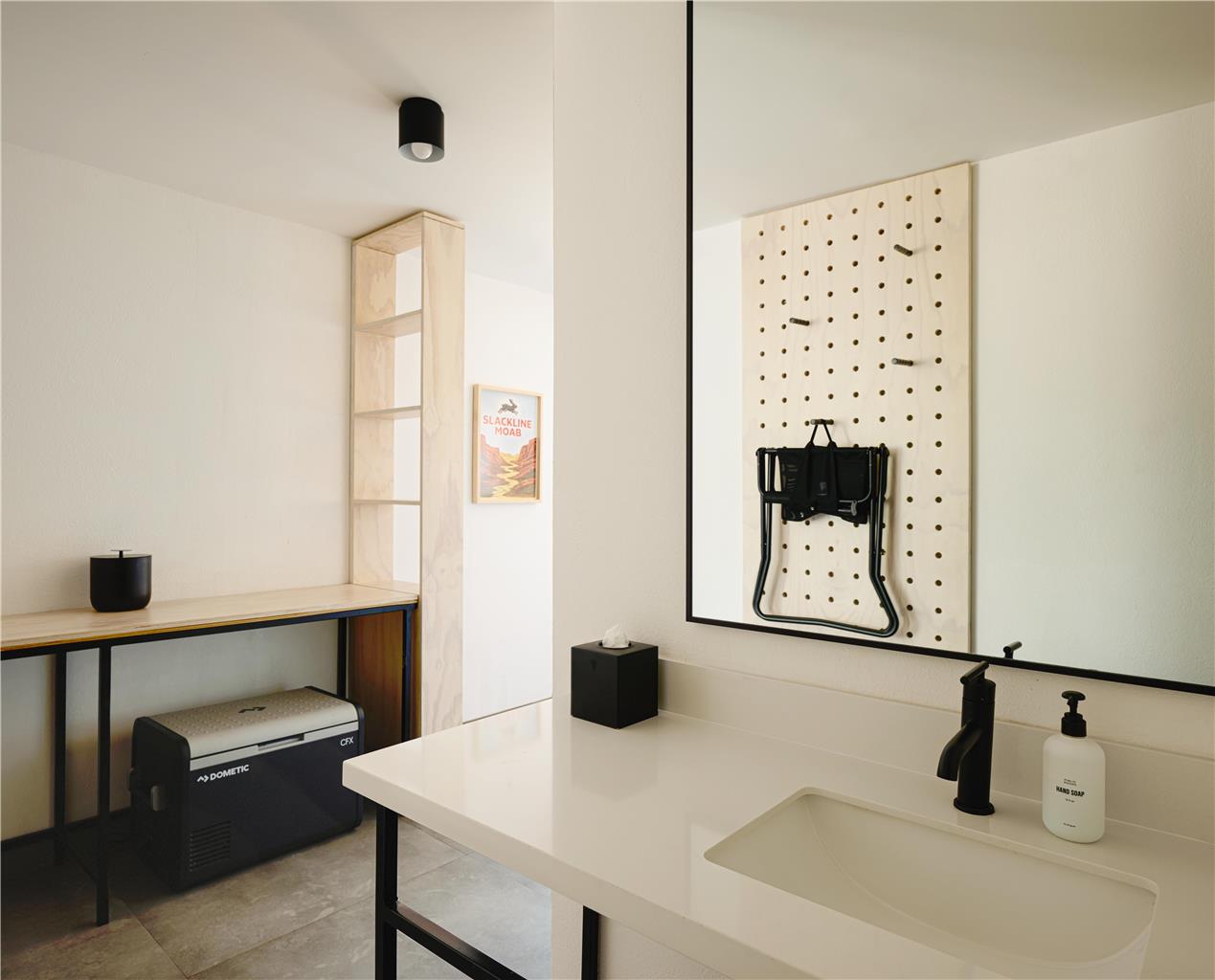 Guest room bath