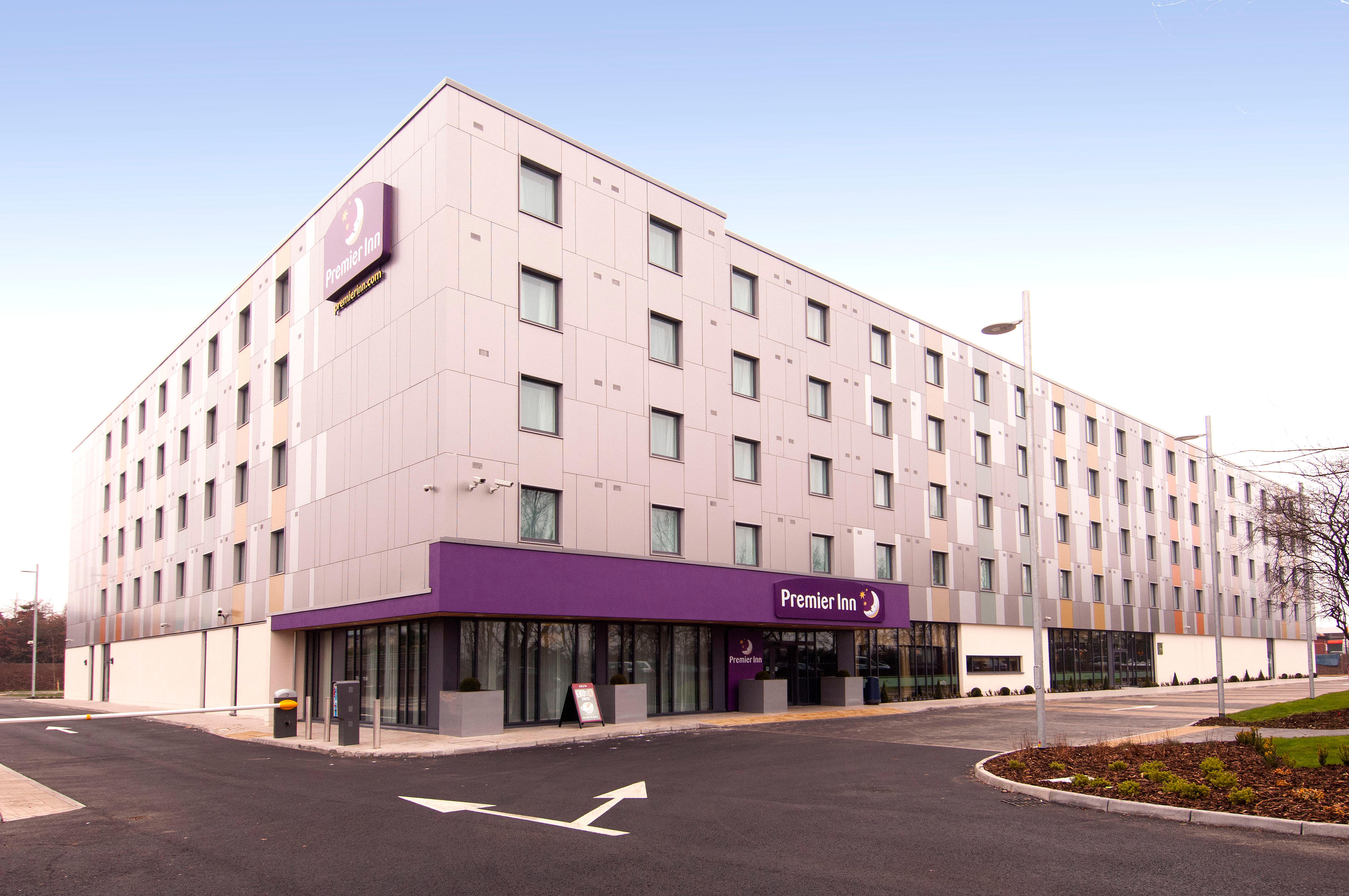 london heathrow airport terminal 5 hotel premier inn