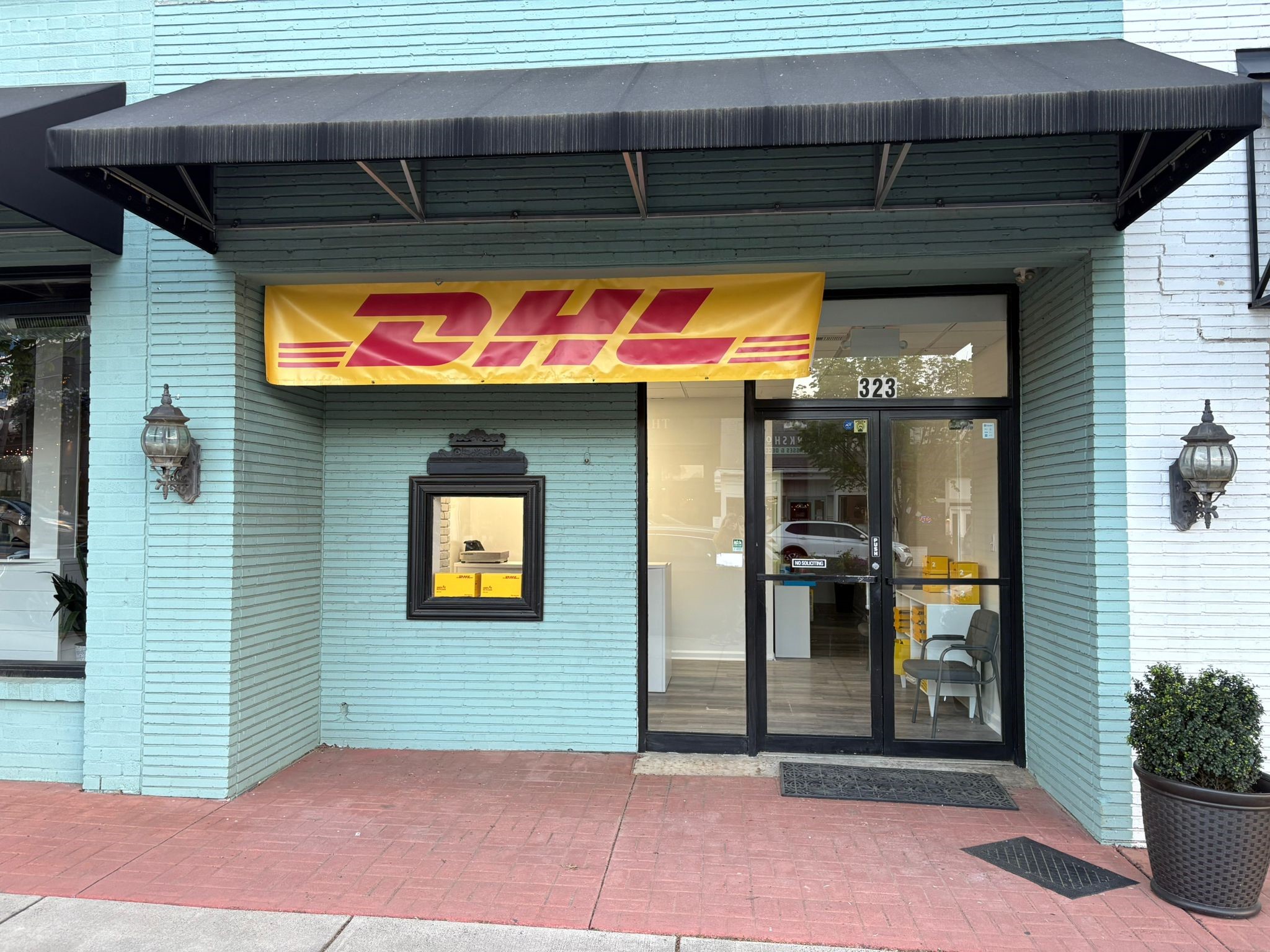 DHL Express Service Point - international and local shipping and delivery services
