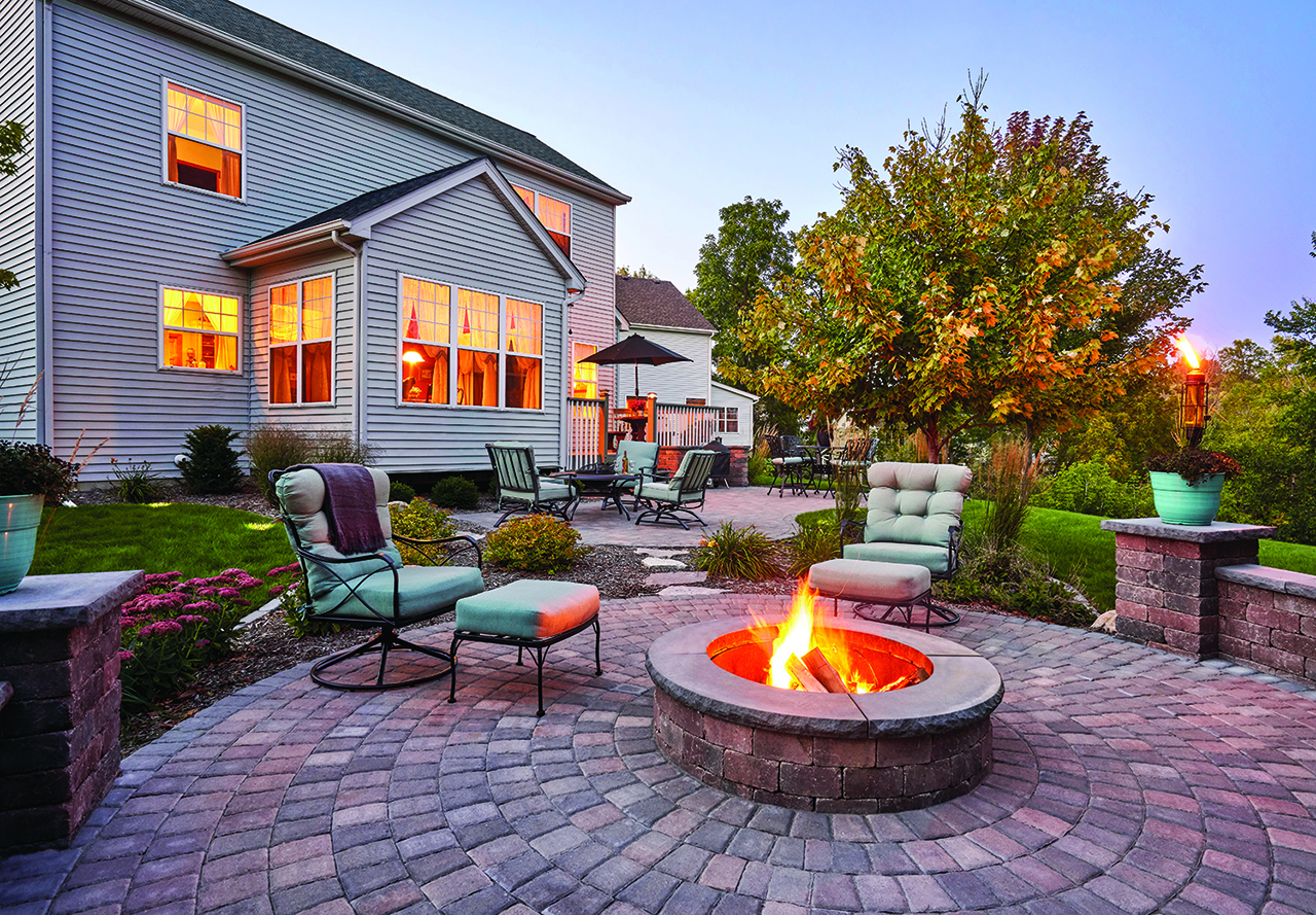 At Greenscape Companies, we offer a variety of options for retaining wall materials, including: boulder, modular block, timber and natural stone retaining wall materials.