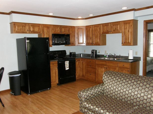 Images Redwood Inn & Suites