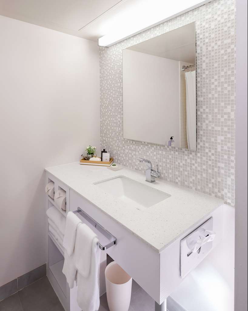 Presidents/EcoPlatinum Bathroom The Rushmore Hotel & Suites, BW Premier Collection Rapid City (605)348-8300