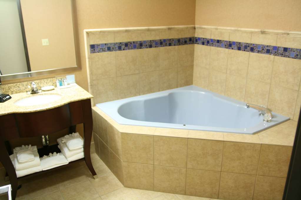 Guest room bath