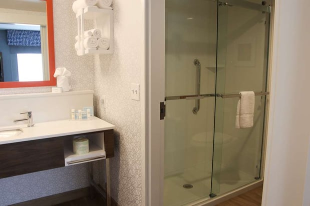 Images Hampton Inn & Suites Olean