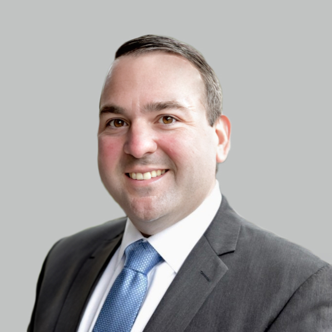 Headshot of Christopher Pareres, a wealth advisor at Chase