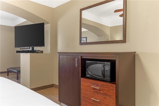 Images Best Western Plus Monica Royale Inn & Suites