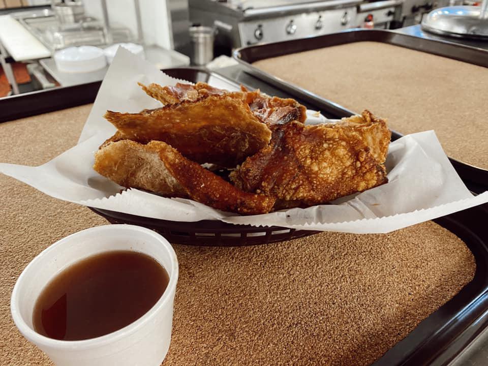 Speedy Lohr's BBQ Logo