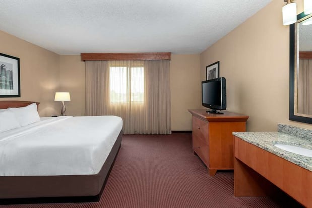 Images Embassy Suites by Hilton Kansas City International Airport