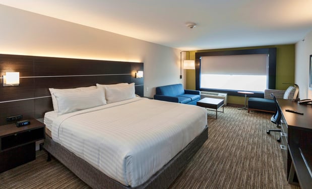 Images Holiday Inn Express & Suites Dodge City by IHG