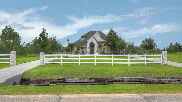 Images Ruth Stultz - Real Estate Agent