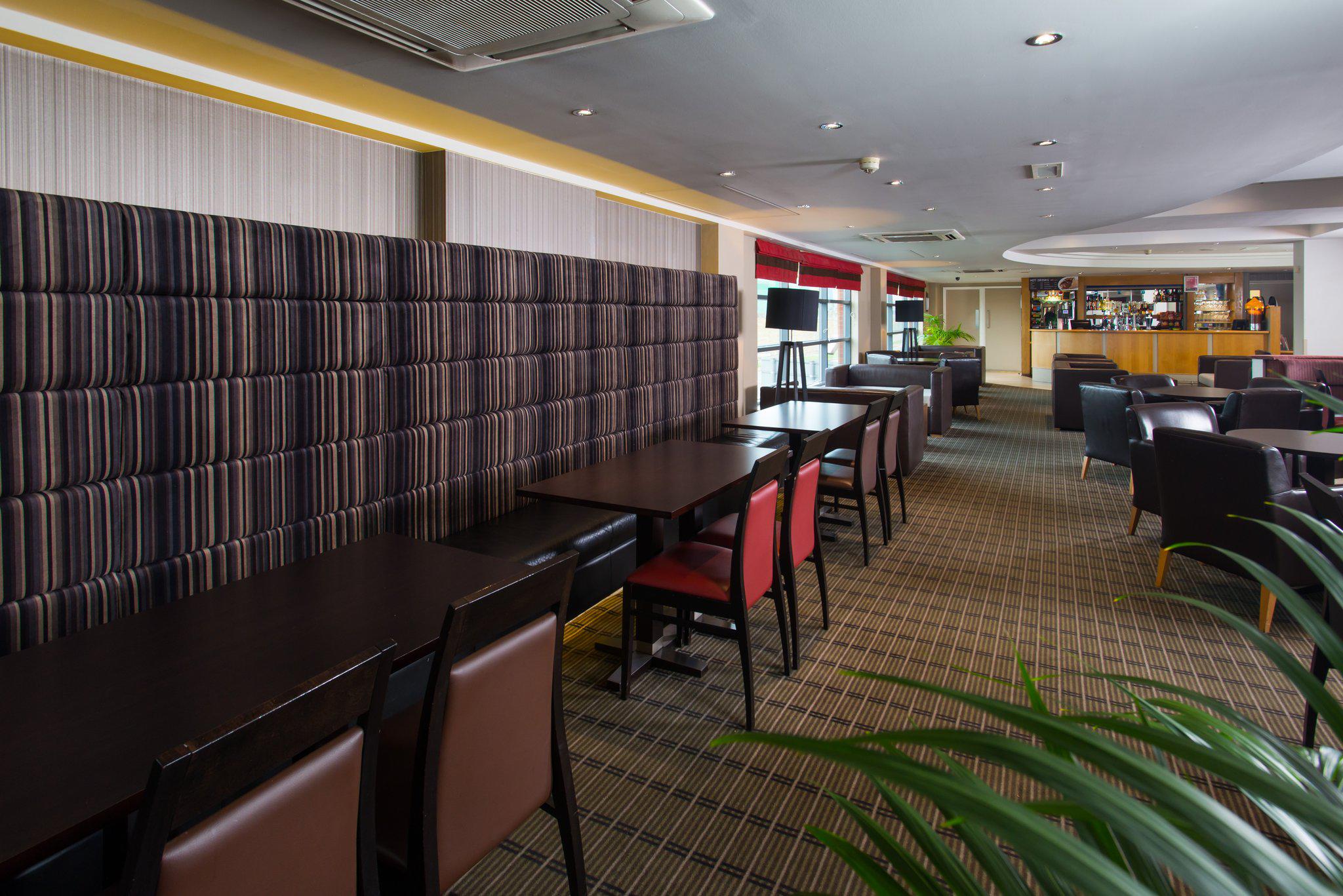 Images Holiday Inn Express London - Luton Airport, an IHG Hotel
