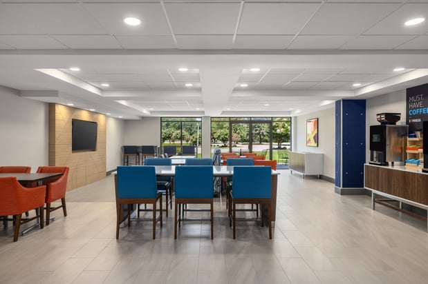 Images Holiday Inn Express Fayetteville - Fort Bragg by IHG