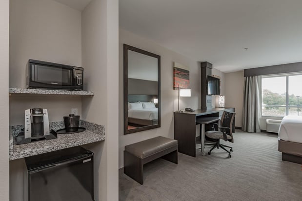 Images Holiday Inn Mishawaka - Conference Center by IHG