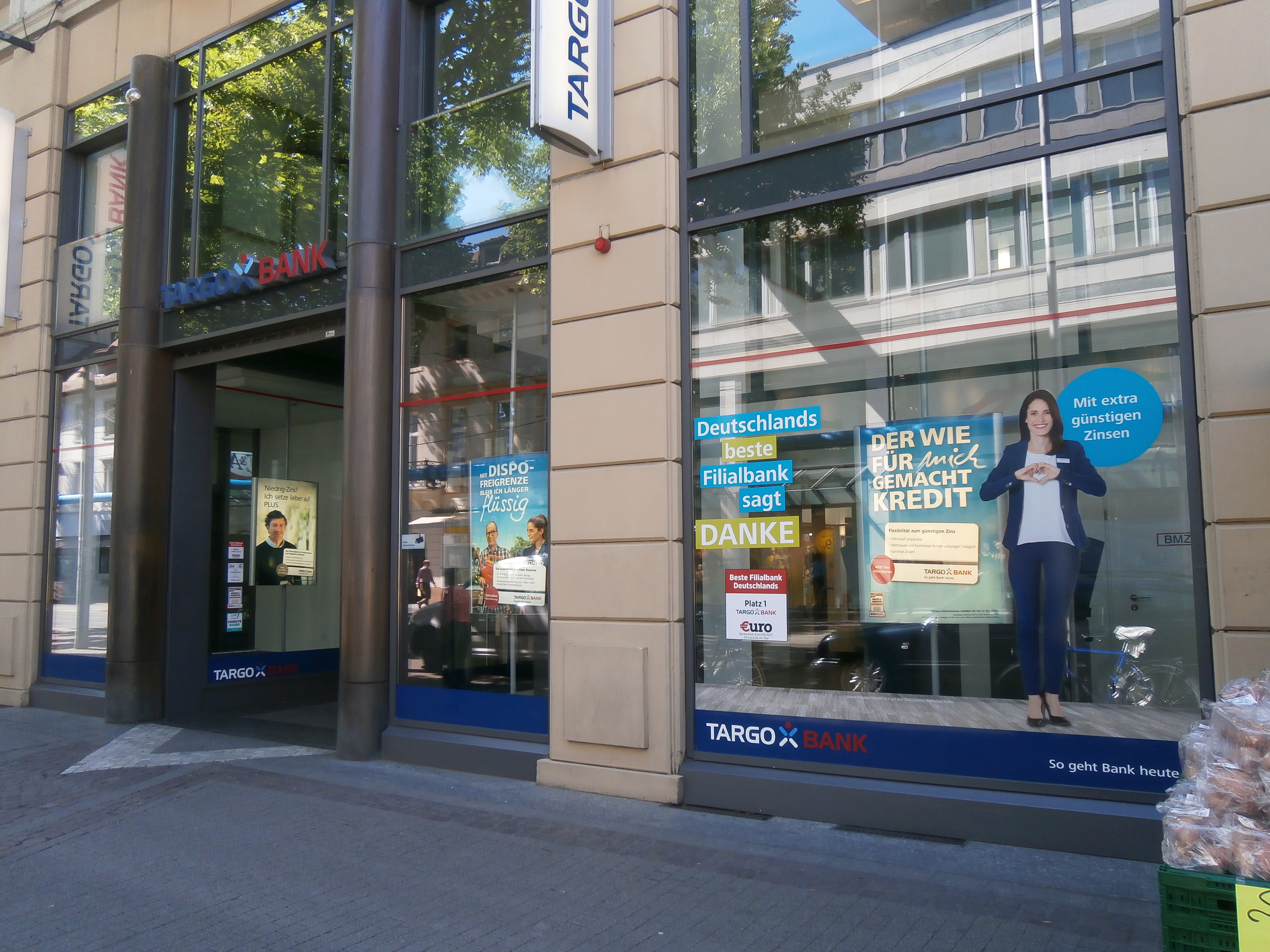 Bild 1 TARGOBANK in Karlsruhe