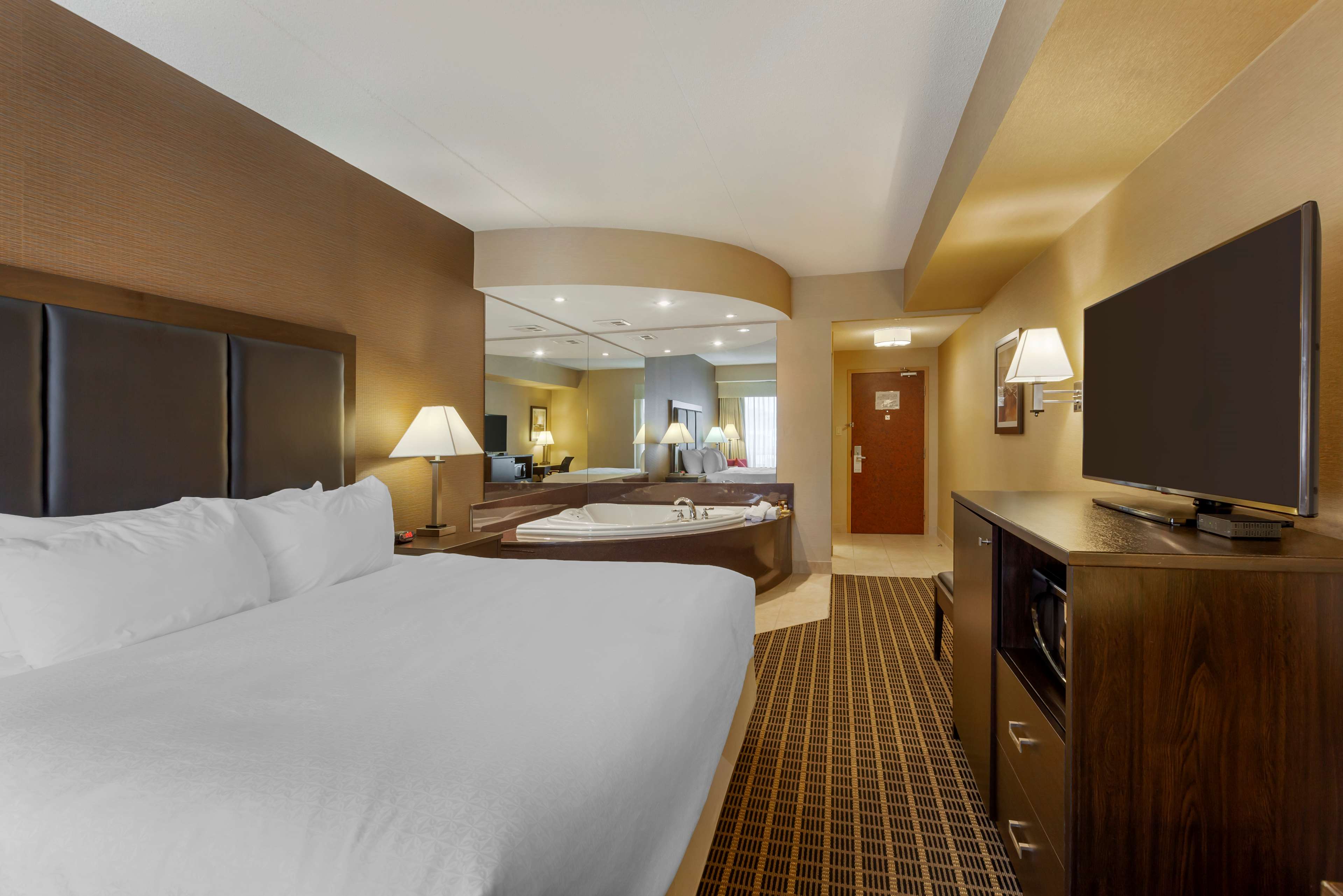 room Best Western Plus Burlington Inn & Suites Burlington (905)639-2700