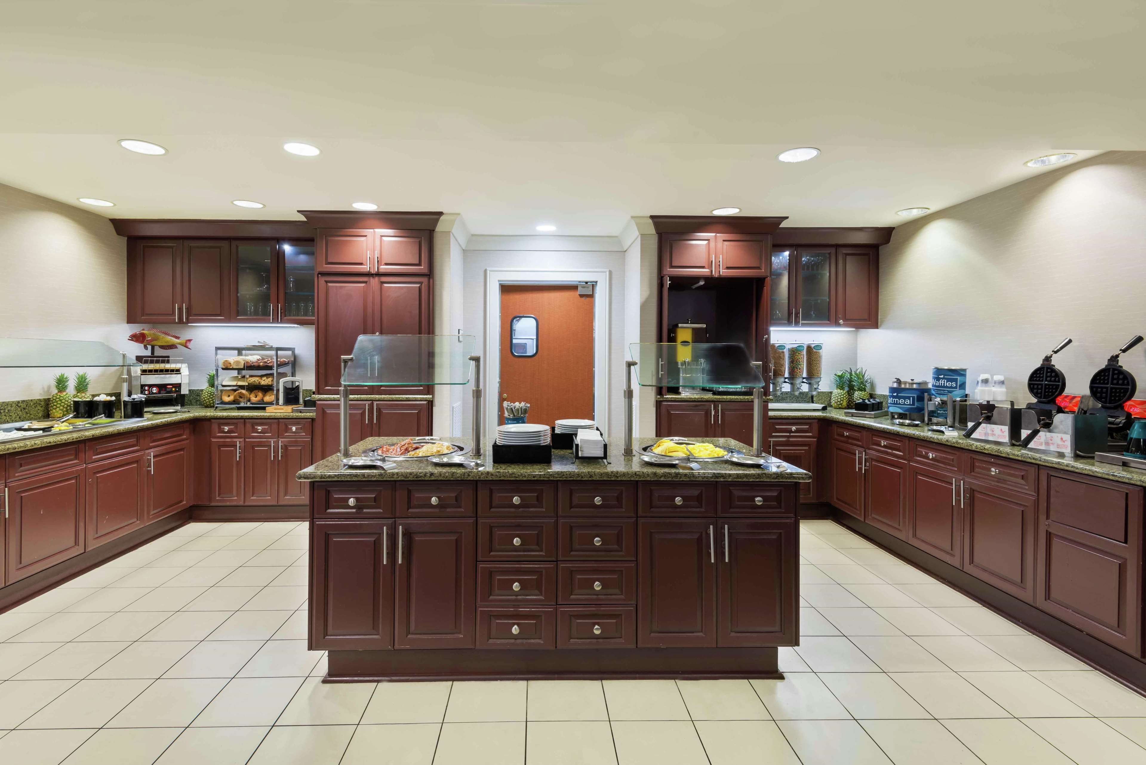 Homewood Suites by Hilton Tampa Airport - Westshore Photo