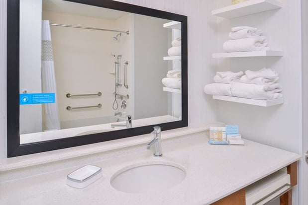 Images Hampton Inn & Suites Altoona-Des Moines