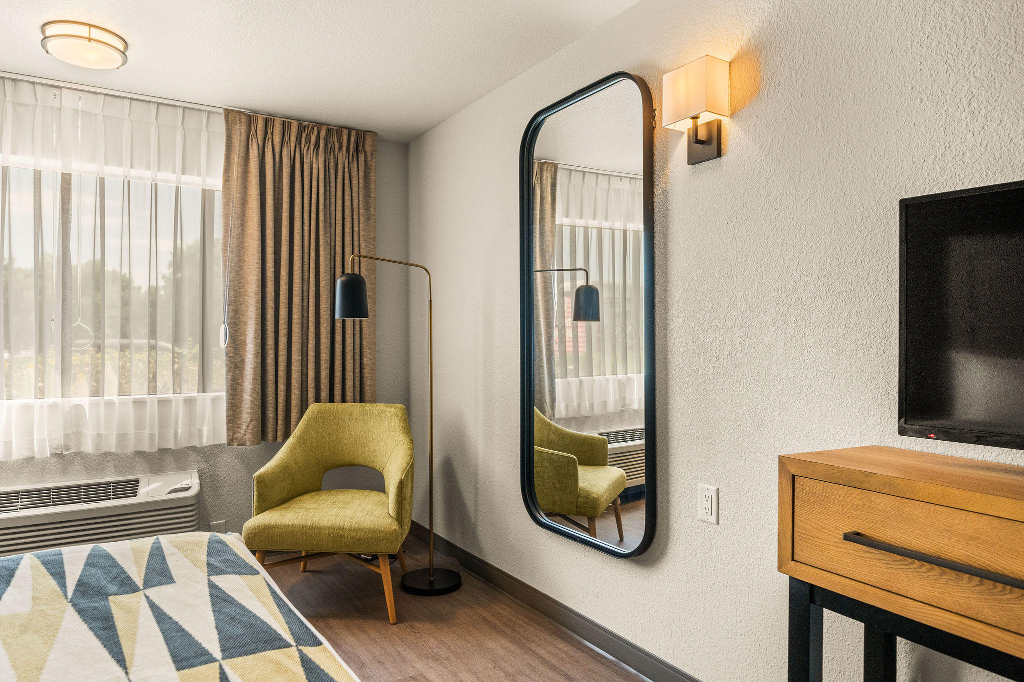 Oxford Suites Redding Guestrooms
