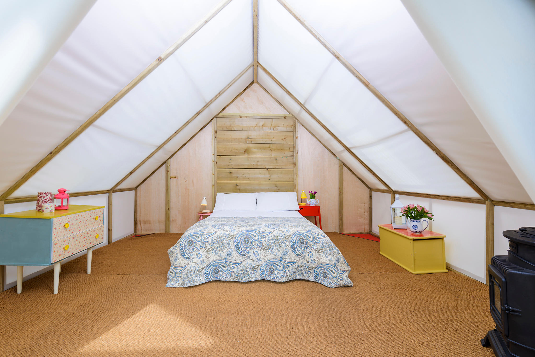 The Romantic Glamping Suites at Killarney Glamping at The Grove provide a gorgeous option with lots  Killarney Glamping At The Grove Kerry 087 975 0110