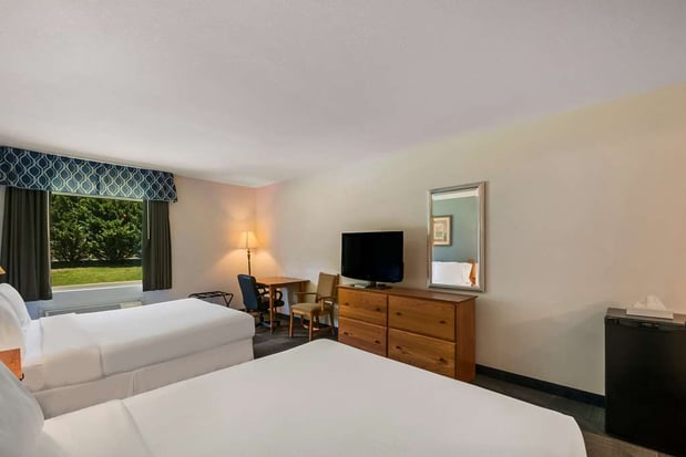 Images SureStay Plus by Best Western Berkeley Springs