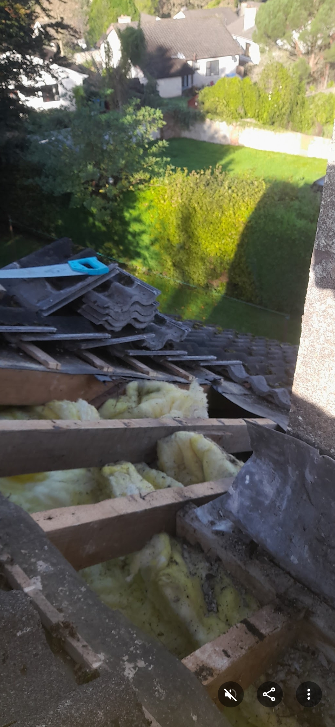 Roof Repairs & Replacements
New Roof Installations
Gutter Cleaning, Sealing & Repairs
Installation of UPVC Fascia, Soffits & Guttering
Maintenance of old guttering systems