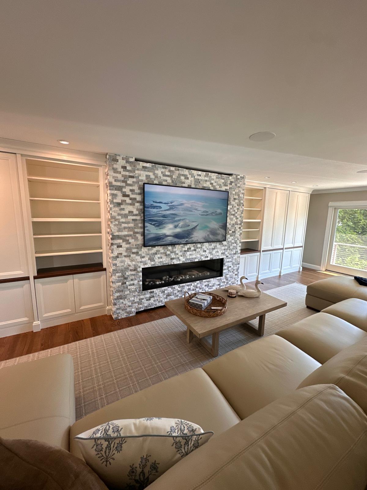 Tired of looking at your living room and dreaming of a more modern, elegant, and inviting space?
At V Morais, we turn ideas into reality and create spaces that go beyond our clients' expectations.
