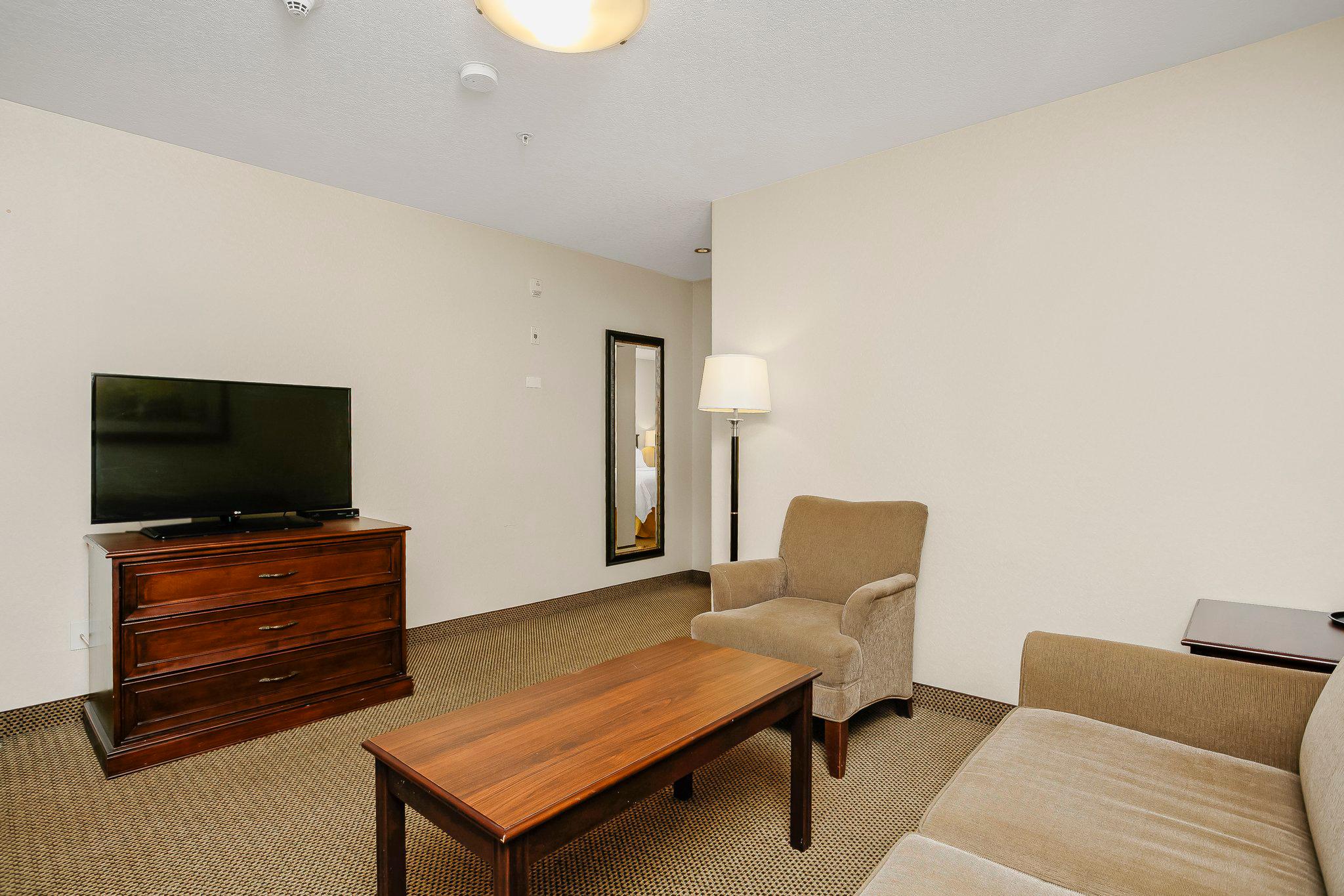 Images Holiday Inn Express & Suites Whitecourt Southeast, an IHG Hotel