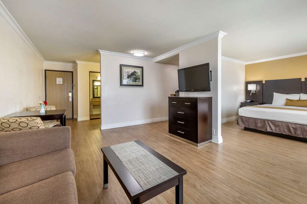 King Suite Guest room Best Western Plus South Bay Hotel Lawndale (310)973-0998