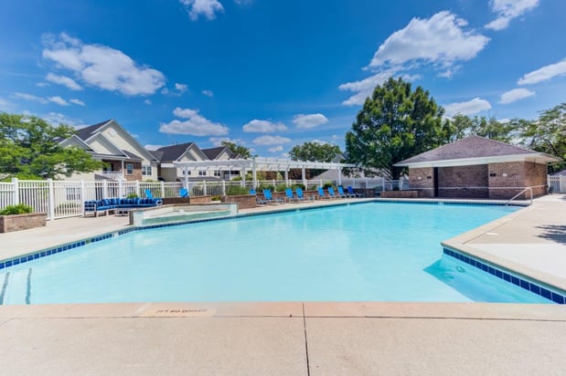 Images Avalon at Northbrook Apartments & Townhomes