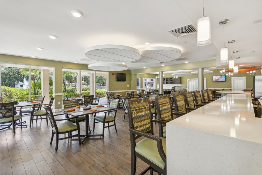 Fountainview dining room with counter seating