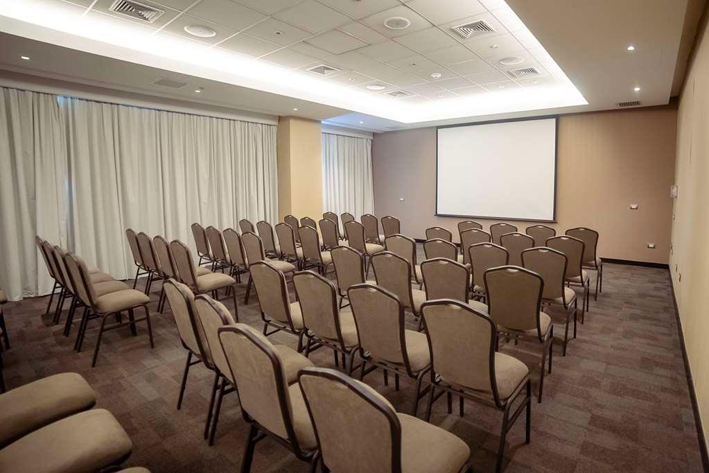 Meeting Room DoubleTree by Hilton Trujillo Trujillo (044) 240387