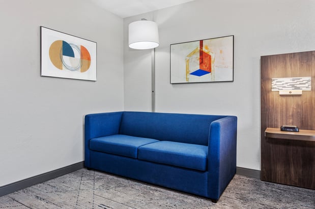 Images Holiday Inn Express & Suites Chicago-Algonquin by IHG