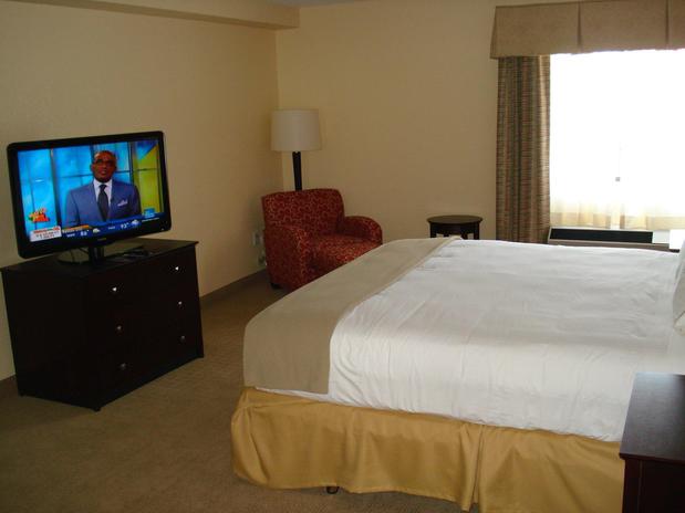 Images Holiday Inn Express & Suites Ft Lauderdale N - Exec Airport, an IHG Hotel