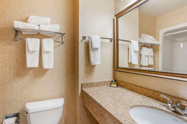 Images Best Western Plus Revere Inn & Suites