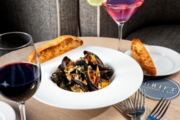 Images Drift Kitchen & Bar - Lido Beach Resort