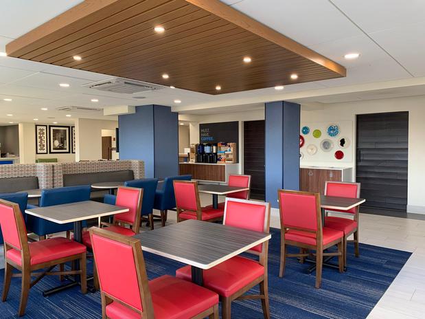 Images Holiday Inn Express Allentown North by IHG