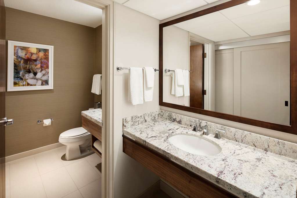 Guest room bath