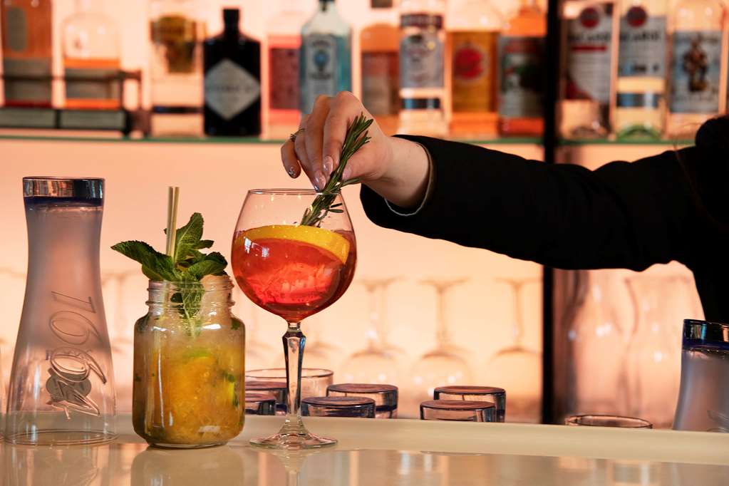 Images Park Inn by Radisson Oslo Airport Hotel West