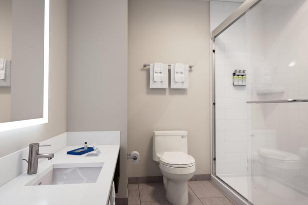 Images Holiday Inn Express & Suites Dallas Park Central Northeast by IHG