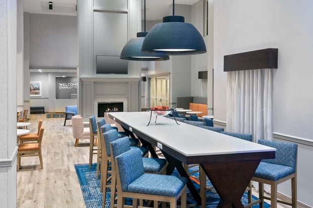 Images Hampton Inn & Suites Charlottesville-At The University