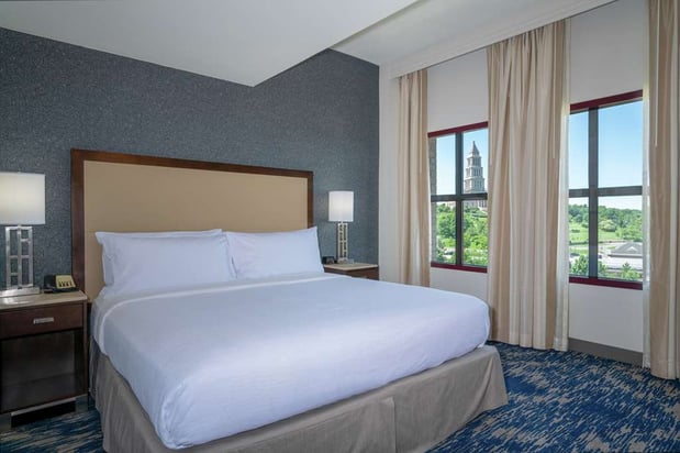 Images Embassy Suites by Hilton Alexandria Old Town